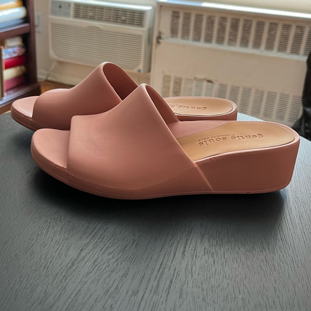 Gentle Souls by Kenneth Cole - Gisele Eva Wedge Sandal - Sz 7